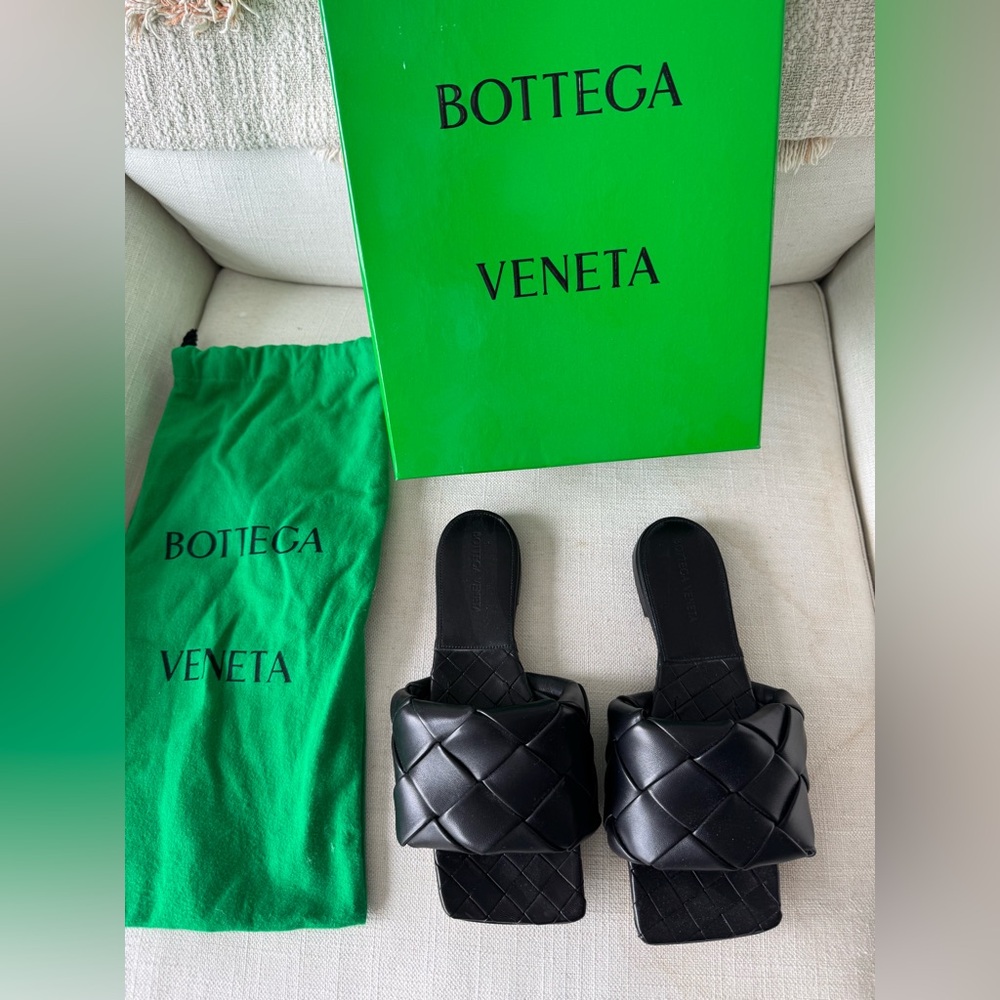 Bottega Veneta Black Padded Lido Leather Intrecciato Slide Sandals 37